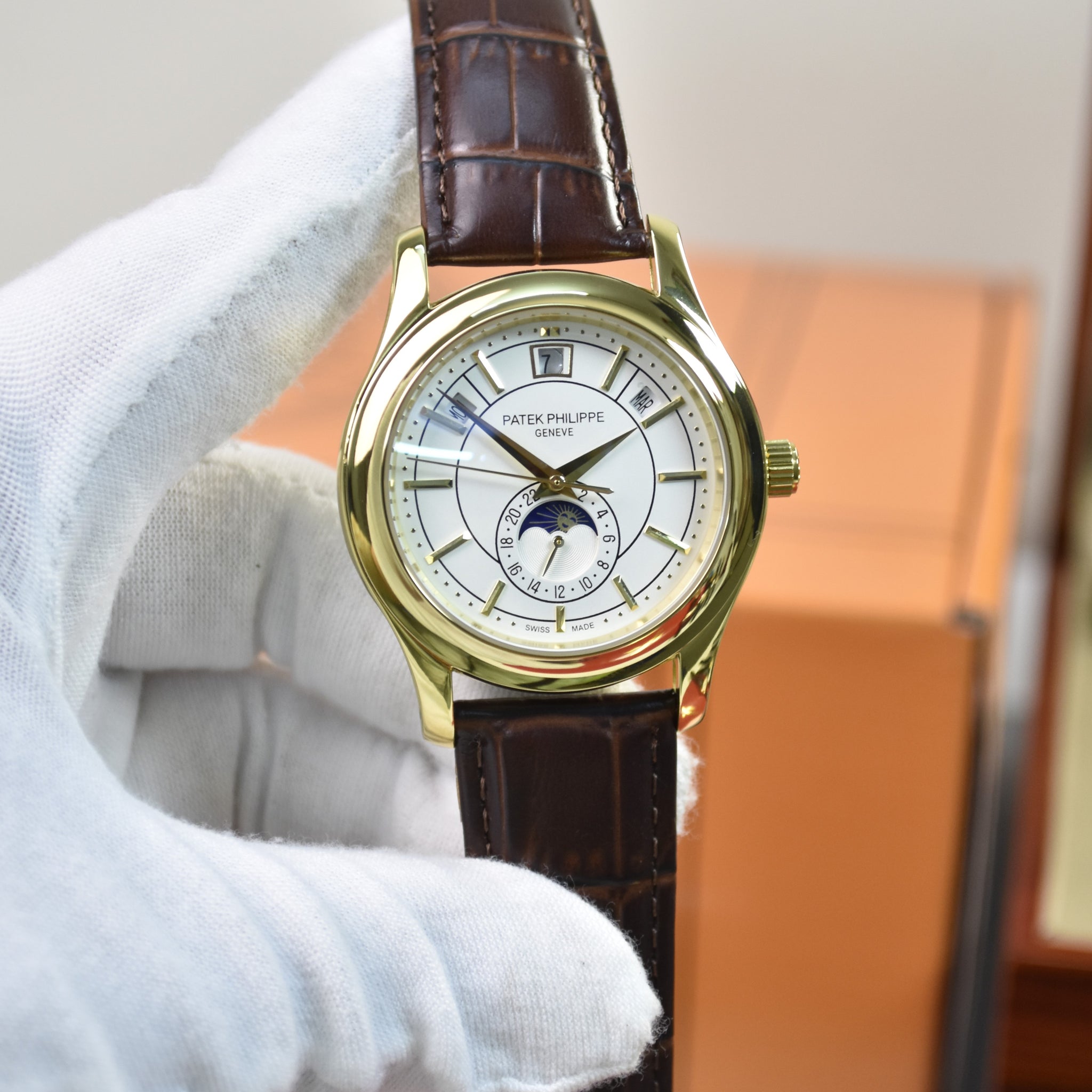 ANNUAL CALENDER AUTO 38MM GOLD WHITE