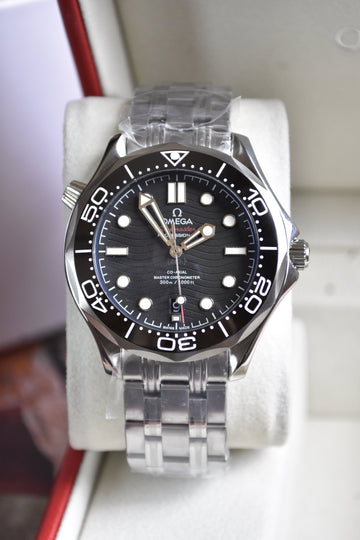 SEAMASTER AUTO SILVER BLACK DAIL