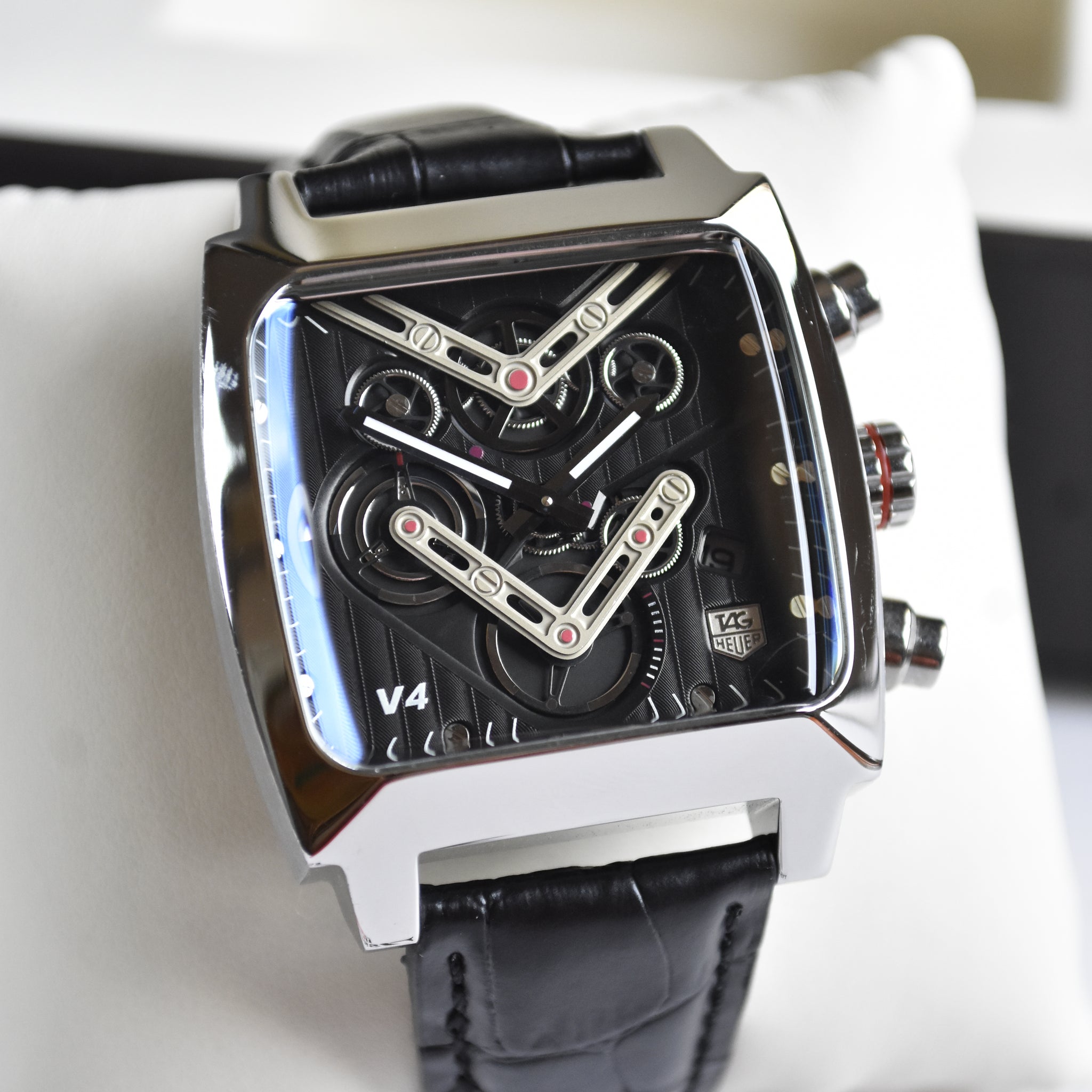 MONACO V4 STRAP SILVER BLACK DAIL