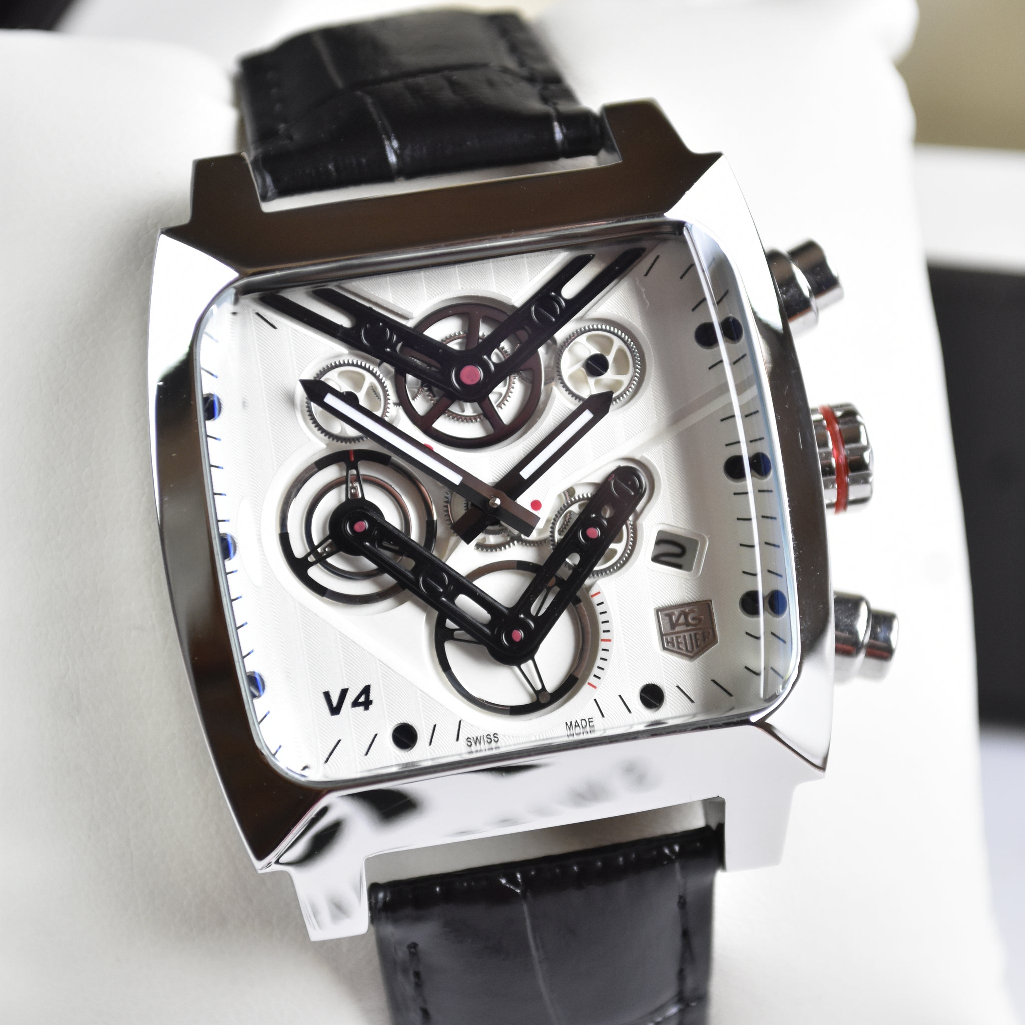 MONACO V4 STRAP SILVER WHITE DAIL..