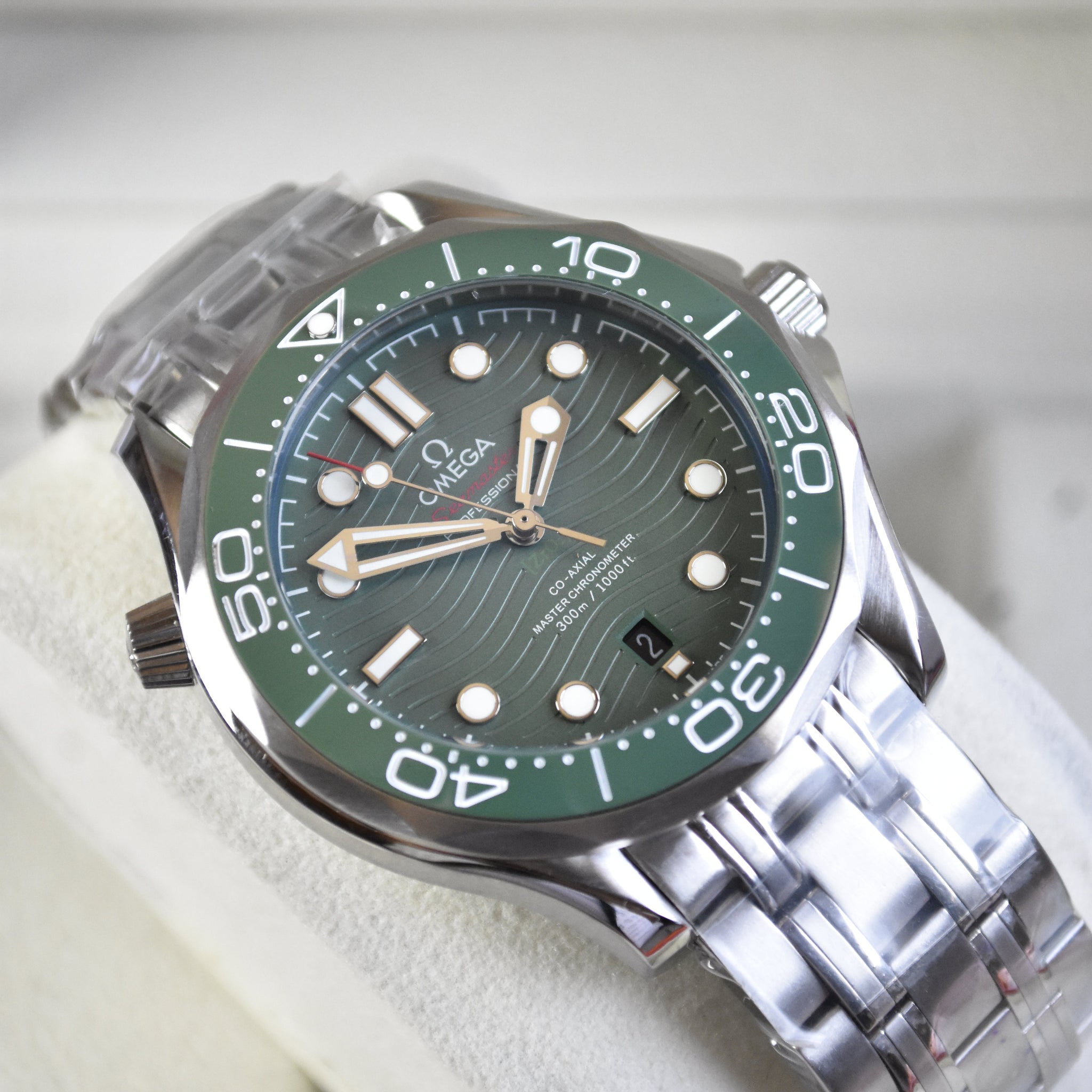 SEAMASTER AUTO SILVER GREEN DAIL